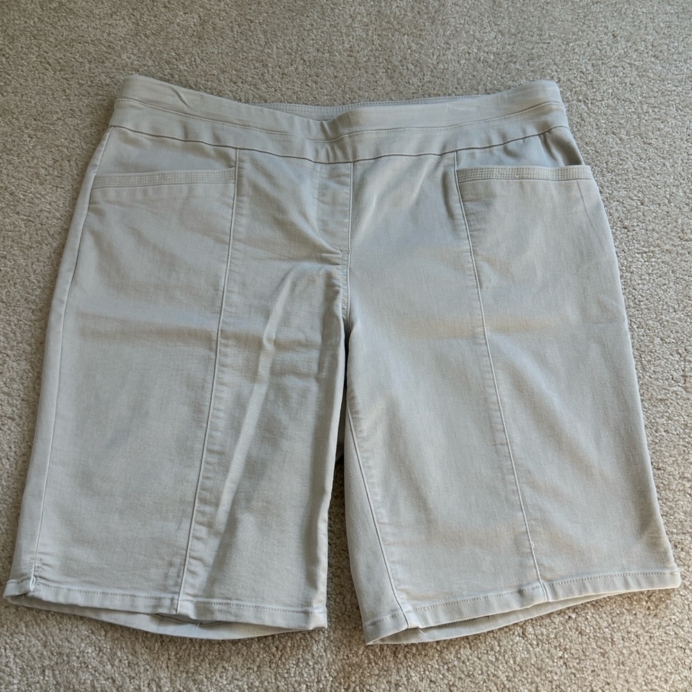 Westbound Women's Cream Bermuda Shorts